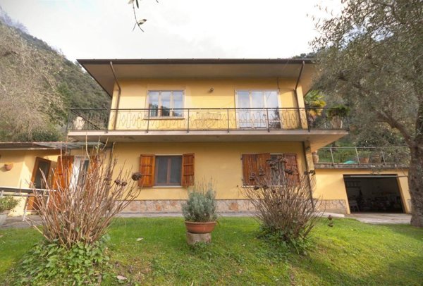 casa indipendente in vendita a Pietrasanta in zona Valdicastello