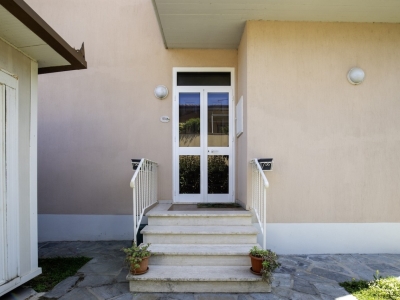 casa indipendente in vendita a Pietrasanta in zona Tonfano