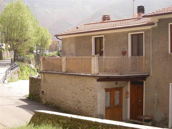 casa indipendente in vendita a Pietrasanta