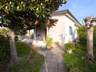 casa indipendente in vendita a Pietrasanta in zona Tonfano