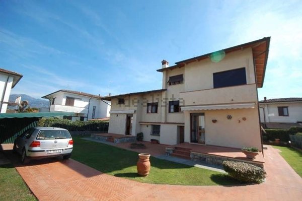 casa indipendente in vendita a Pietrasanta in zona Marina di Pietrasanta