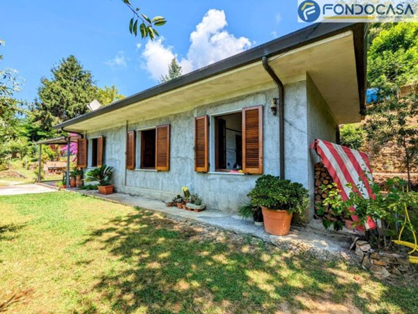 casa indipendente in vendita a Pietrasanta in zona Strettoia