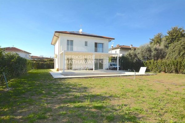 casa indipendente in vendita a Pietrasanta in zona Marina di Pietrasanta