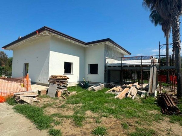 casa indipendente in vendita a Pietrasanta in zona Marina di Pietrasanta