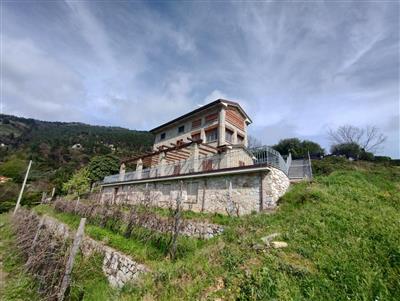 casa semindipendente in vendita a Pietrasanta in zona Strettoia
