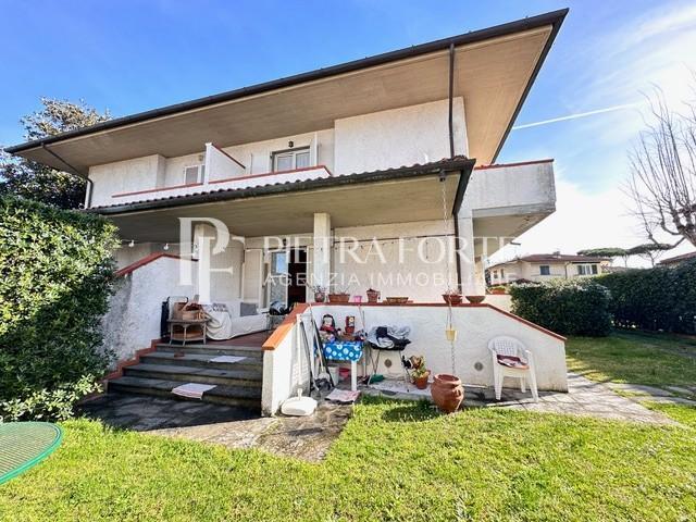 casa indipendente in vendita a Pietrasanta in zona Marina di Pietrasanta