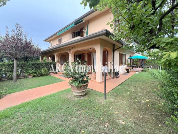 casa indipendente in vendita a Pietrasanta