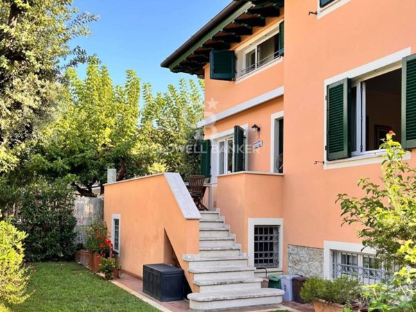 casa indipendente in vendita a Pietrasanta in zona Focette