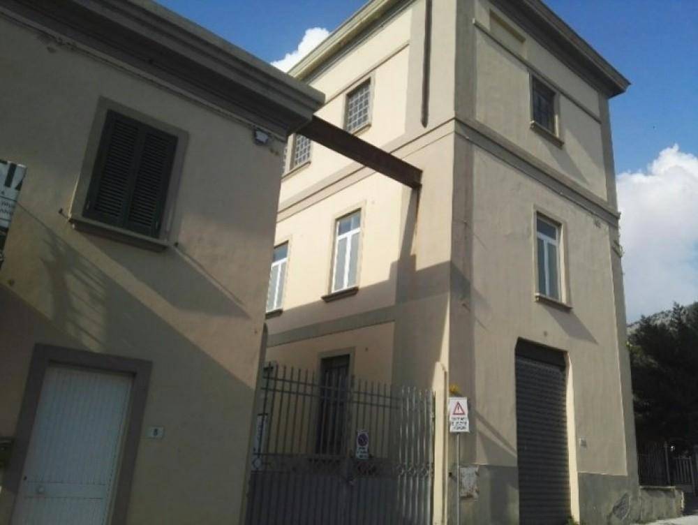 intera palazzina in vendita a Pietrasanta