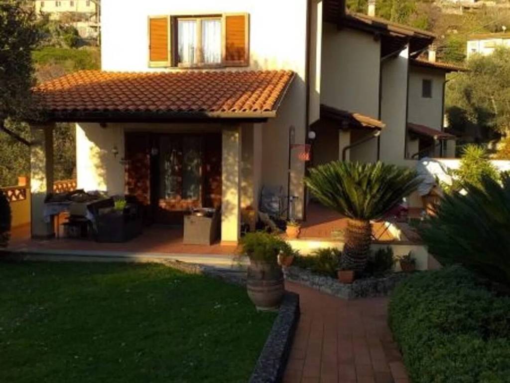 appartamento in vendita a Pietrasanta in zona Capezzano Monte