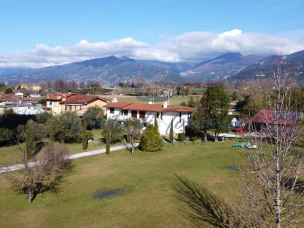 casa indipendente in vendita a Pietrasanta in zona Marina di Pietrasanta