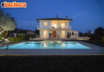 casa indipendente in vendita a Pietrasanta in zona Crociale