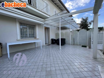 casa indipendente in vendita a Pietrasanta in zona Tonfano