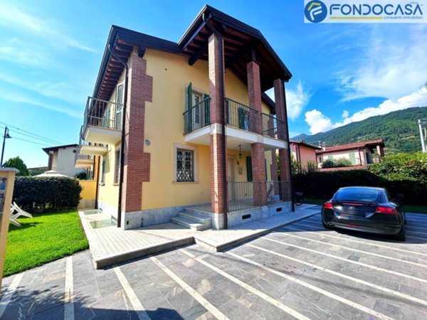 casa indipendente in vendita a Pietrasanta in zona Strettoia