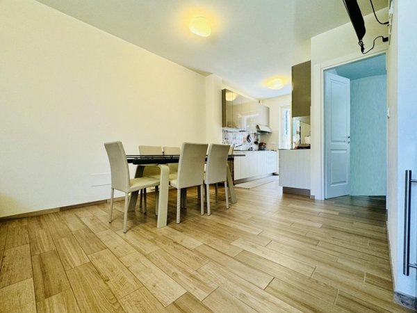 casa indipendente in vendita a Pietrasanta in zona Tonfano