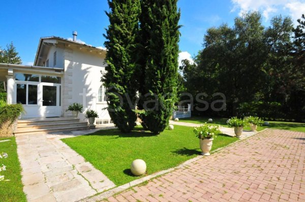 casa indipendente in vendita a Pietrasanta in zona Tonfano