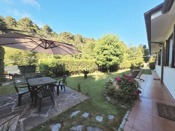 casa indipendente in vendita a Pietrasanta in zona Capriglia