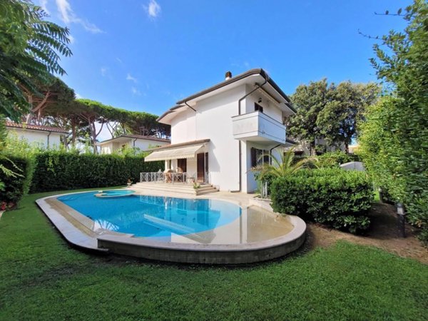 casa indipendente in vendita a Pietrasanta in zona Marina di Pietrasanta