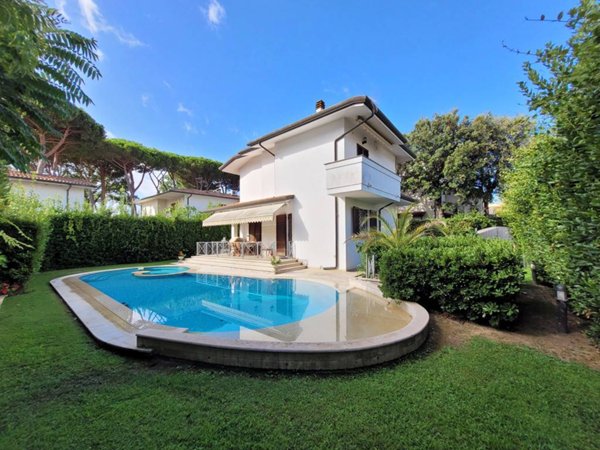 casa indipendente in vendita a Pietrasanta in zona Marina di Pietrasanta