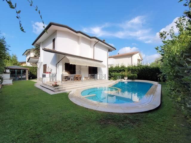 casa indipendente in vendita a Pietrasanta in zona Tonfano