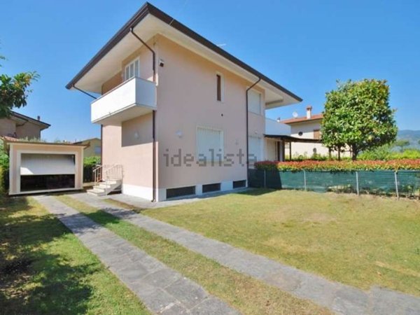 casa indipendente in vendita a Pietrasanta in zona Tonfano