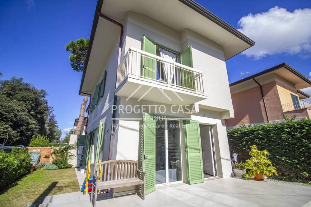 casa indipendente in vendita a Pietrasanta in zona Vignone