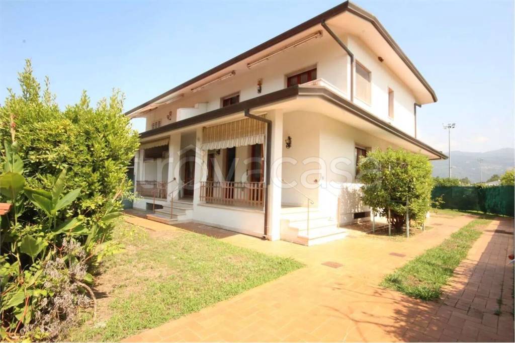 casa indipendente in vendita a Pietrasanta in zona Fiumetto
