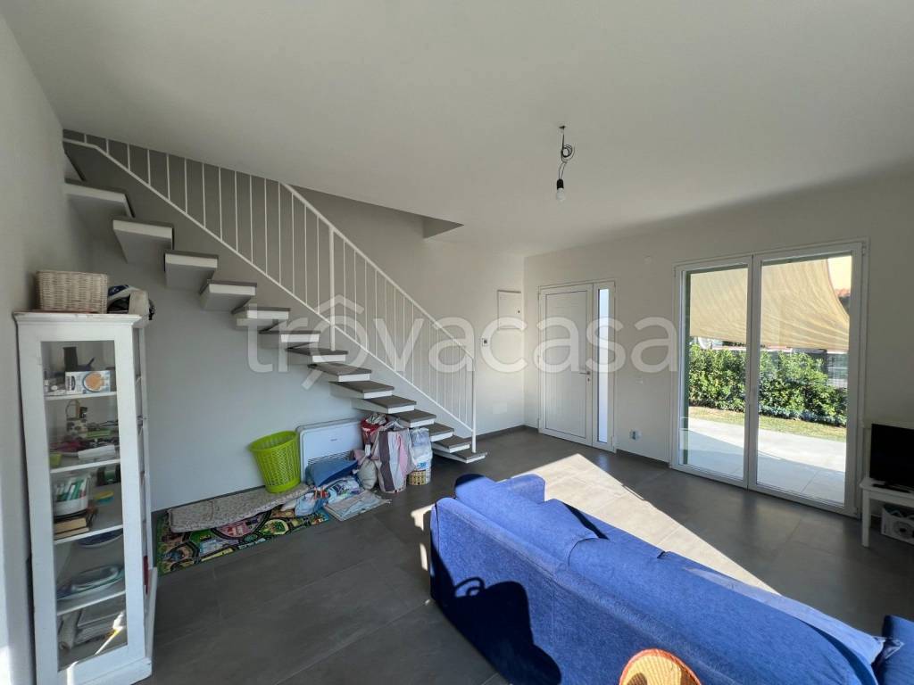 casa indipendente in vendita a Pietrasanta in zona Tonfano