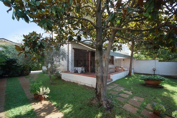casa indipendente in vendita a Pietrasanta in zona Vignone