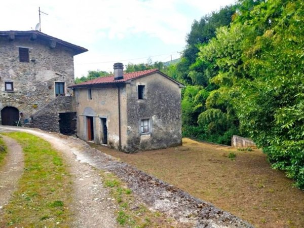 casa indipendente in vendita a Pietrasanta in zona Solaio