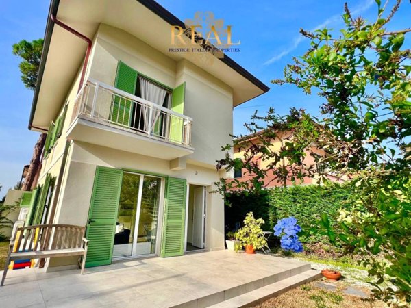 casa indipendente in vendita a Pietrasanta in zona Vignone