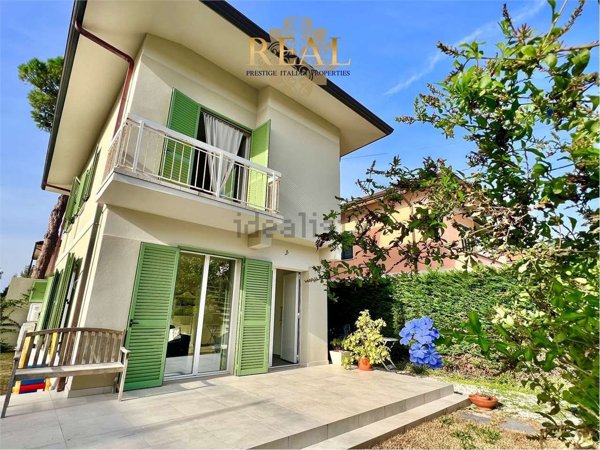 casa indipendente in vendita a Pietrasanta in zona Tonfano