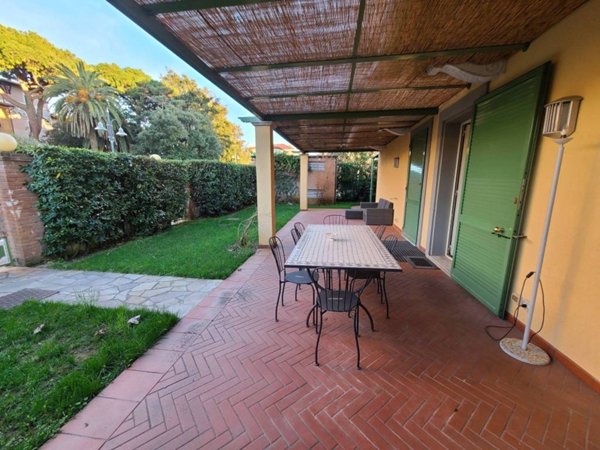 appartamento in vendita a Pietrasanta in zona Tonfano