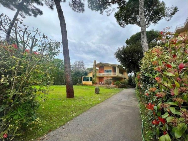 casa indipendente in vendita a Pietrasanta in zona Fiumetto