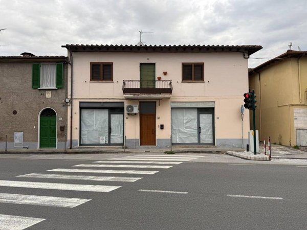 negozio in vendita a Pietrasanta