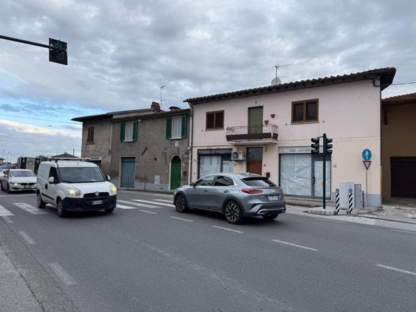 negozio in vendita a Pietrasanta