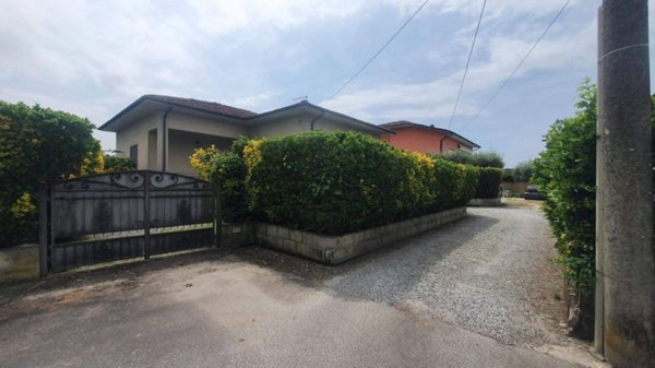casa indipendente in vendita a Pietrasanta
