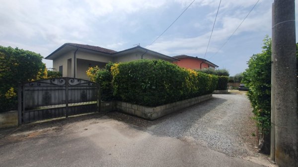 casa indipendente in vendita a Pietrasanta