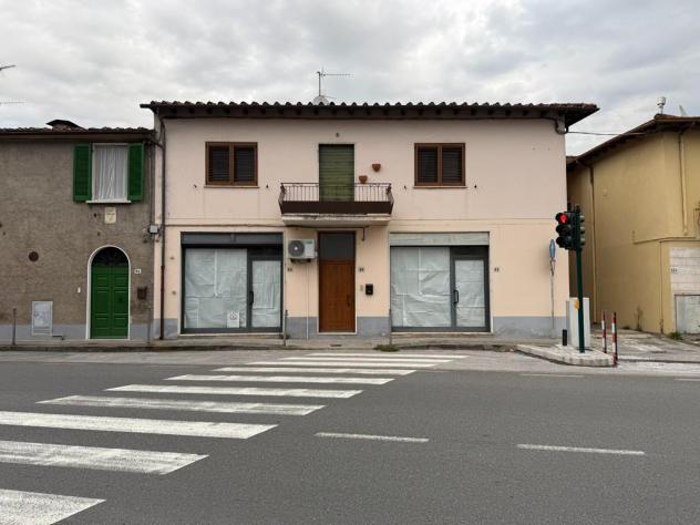 negozio in vendita a Pietrasanta