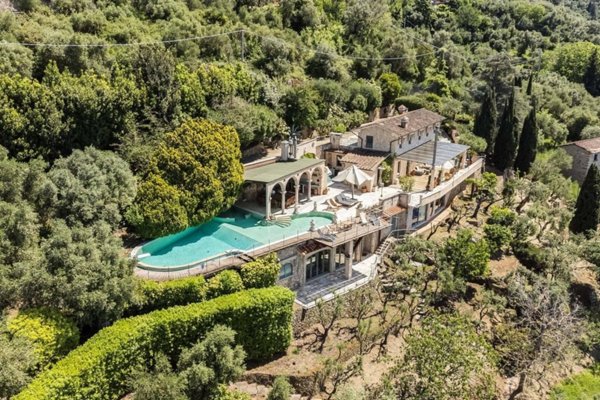casa indipendente in vendita a Pietrasanta in zona Capriglia
