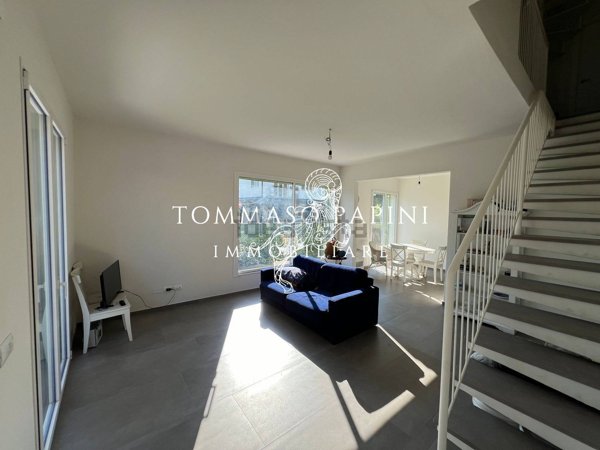 casa indipendente in vendita a Pietrasanta in zona Tonfano