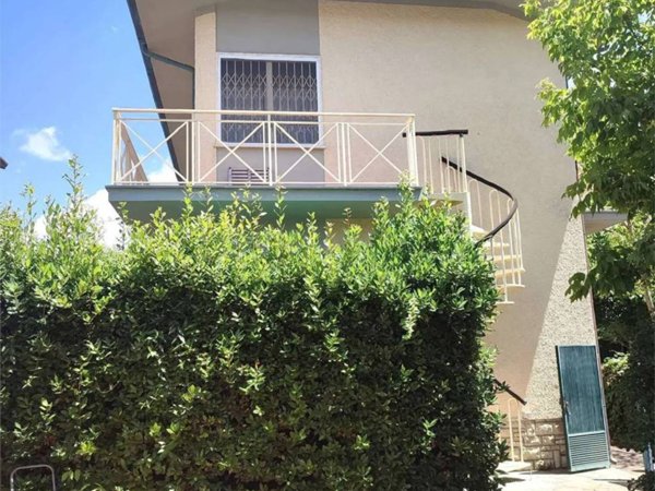 appartamento in vendita a Pietrasanta in zona Fiumetto