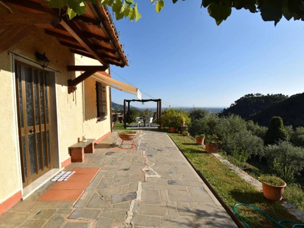 casale in vendita a Pietrasanta in zona Strettoia