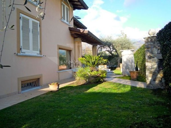 casa indipendente in vendita a Pietrasanta in zona Fiumetto