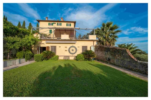 villa in vendita a Pietrasanta in zona Marina di Pietrasanta