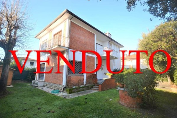 casa indipendente in vendita a Pietrasanta in zona Fiumetto
