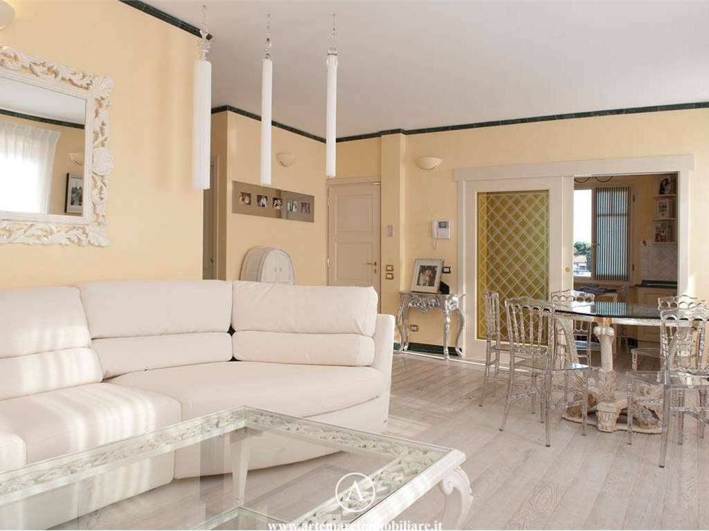 appartamento in vendita a Pietrasanta in zona Marina di Pietrasanta
