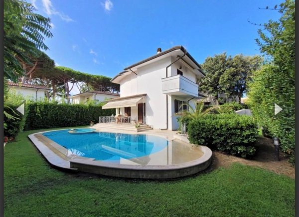 casa indipendente in vendita a Pietrasanta in zona Tonfano