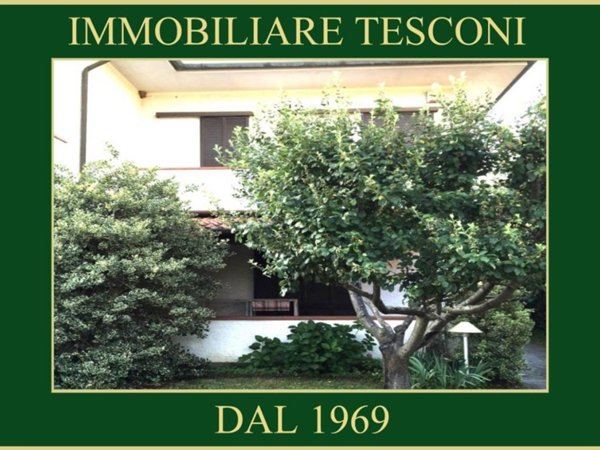 casa indipendente in vendita a Pietrasanta in zona Tonfano