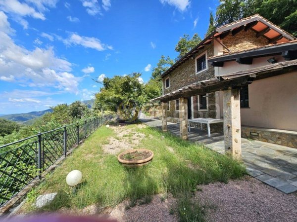casa indipendente in vendita a Pietrasanta in zona Solaio
